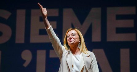 Giorgia Meloni durante el cierre de su campaña en Roma el 22 de septiembre del 2022. Meloni y su agrupación de derecha Hermanos de Italia son los favoritos para ganar las elecciones parlamentarias del 25 de septiembre.