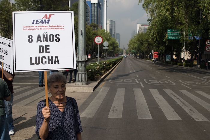 El 30 de mayo de 2019, jubilados y pensionados de Mexicana de Aviación protestaron frente a la sede de la Secretaría del Trabajo, ubicada en Reforma, a la altura del Monumento a Colón, para exigir el pago de sus pensiones, las cuales no han recibido desde el 2010, tras la anuncio de quiebre de la empresa.