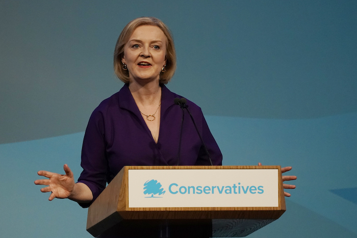 Liz Truss da un discurso después de ganar el concurso de liderazgo del Partido Conservador en el Queen Elizabeth II Centre de Londres, el lunes 5 de septiembre de 2022.