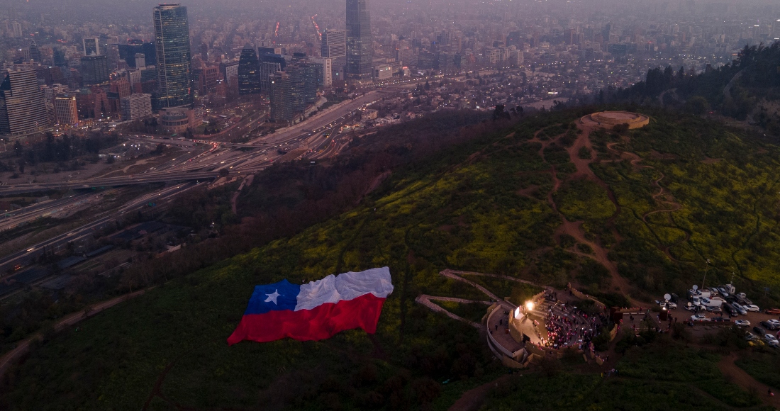 Manifestantes se congregan en el anfiteatro Pablo Neruda para protestar en contra de la nueva Constitución propuesta para el país, en Santiago, Chile, el 1 de septiembre de 2022.