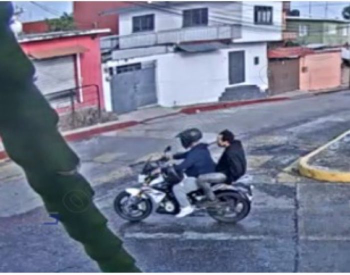 Según reportes de medios locales, dos individuos a bordo de una motocicleta fueron quienes mataron a la legisladora, por lo que la zona fue resguardada por las autoridades municipales y estatales.