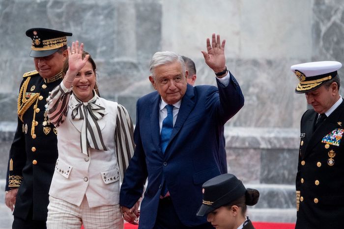 El Presidente Andrés Manuel López Obrador y Beatriz Gutiérrez Müller, escritora e investigadora, encabezaron la ceremonia con motivo de 175 aniversario de la Gesta Heroica de los Niños Héroes de Chapultepec el pasado 13 de septiembre.