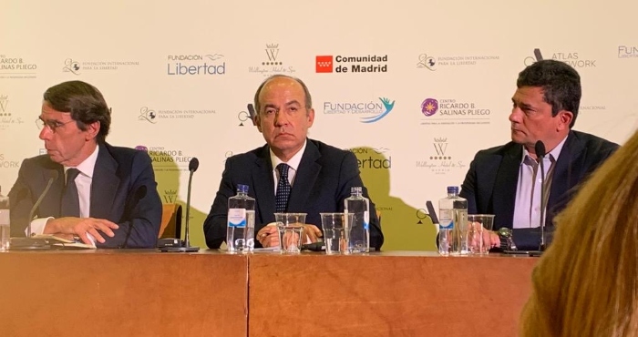 Felipe Calderón durante su participación en el Foro "2o años de FIL".