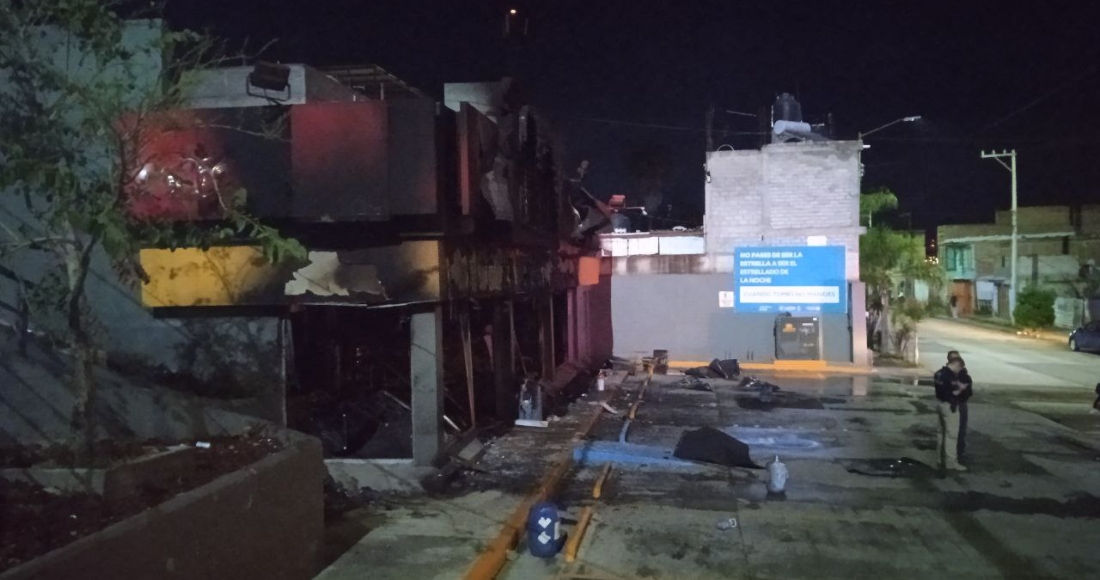 Anoche se registró un incendio en una tienda Oxxo en la colonia Joyas de Castilla, lo que alertó a las autoridades municipales para desplegar un operativo de seguridad.