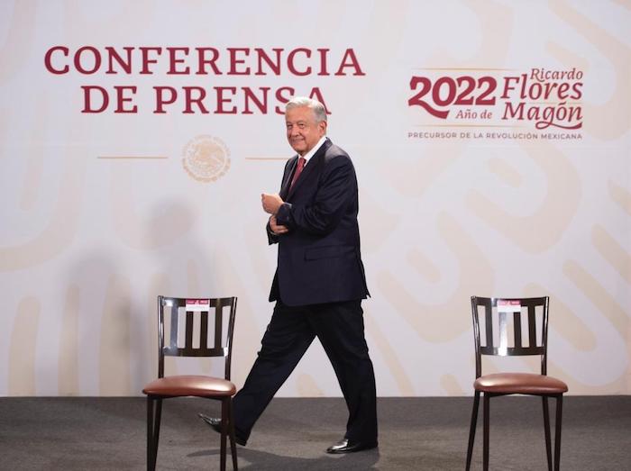 El Presidente Andrés Manuel López Obrador al arribar a su conferencia de prensa matutina de este lunes en Palacio Nacional.