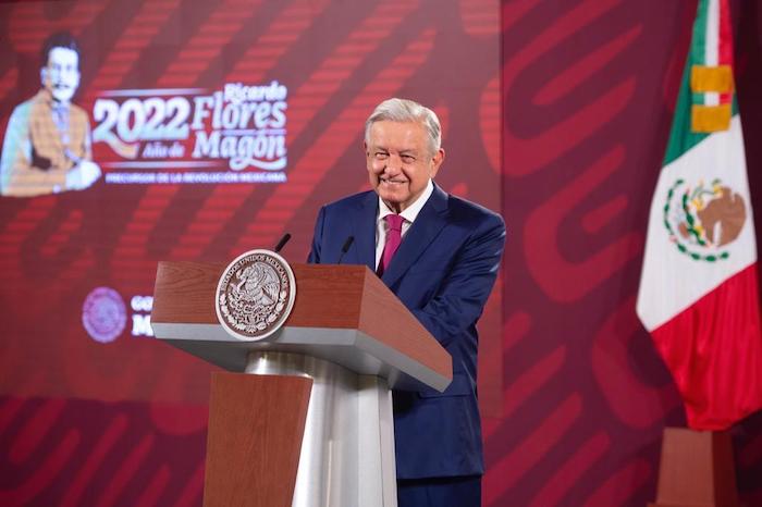 El Presidente Andrés Manuel López Obrador anunció la mañana de este miércoles que la marcha que convocó el bloque opositor en defensa del Instituto Nacional Electoral (INE) podrá llegar al Zócalo de la Ciudad de México el próximo domingo 13 de noviembre, pues le pidió a la Jefa de Gobierno, Claudia Sheinbaum Pardo, que se adelantara el torneo de béisbol que organizó una asociación en ese espacio, el cual culminará el sábado y no al día siguiente, como se tenía previsto.