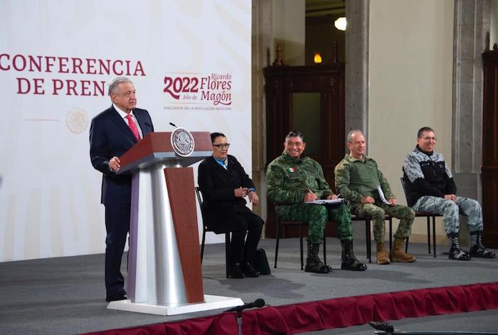 El Presidente Andrés Manuel López Obrador confirmó la mañana de este martes que se suspendió la Cumbre de la Alianza del Pacífico que se realizaría en México del 24 al 26 de noviembre, ya que el Congreso de Perú le negó el permiso de asistir a Pedro Castillo, quien asumiría la presidencia de la iniciativa de integración regional, por lo que ya analiza la posibilidad de viajar a ese país para encabezar el acto de entrega-recepción.