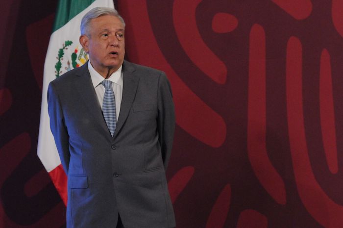 El Presidente Andrés Manuel López Obrador señaló que aunque hasta el día 1 de diciembre se cumplen los cuatro años de Gobierno, "muchos quieren venir de todo el país a participar", y como es jueves, hay más dificultades para que puedan asistir.