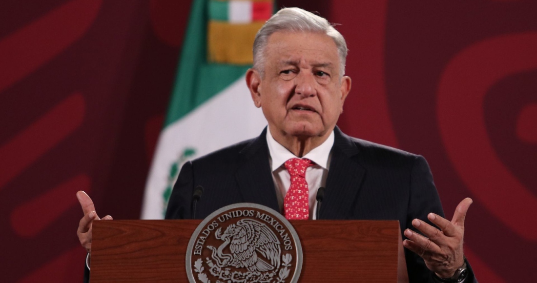 El Presidente Andrés Manuel López Obrador confirmó la mañana de este martes que se suspendió la Cumbre de la Alianza del Pacífico que se realizaría en México del 24 al 26 de noviembre, ya que el Congreso de Perú le negó el permiso de asistir a Pedro Castillo, quien asumiría la presidencia de la iniciativa de integración regional, por lo que ya analiza la posibilidad de viajar a ese país para encabezar el acto de entrega-recepción.