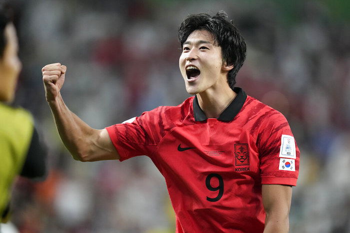 Cho Gue-sung celebra tras anotar el segundo gol de Corea del Sur en el partido contra Ghana por el Grupo H del Mundial, el 28 de noviembre de 2022, en Rayán, Qatar.