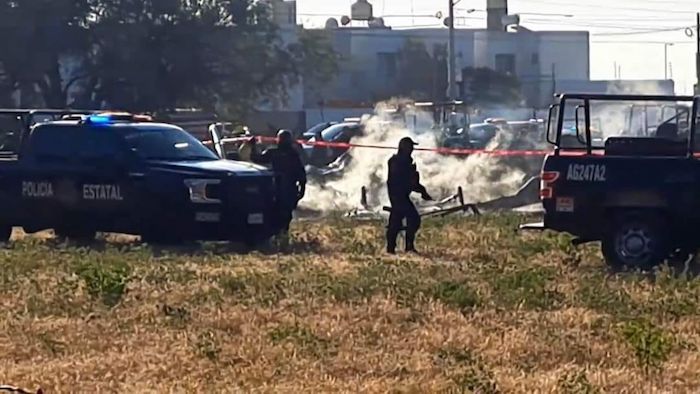 Esta mañana se desplomó el helicóptero “Águila 1” de la Secretaría de Seguridad Pública Estatal, en un perímetro entre las calles Ignacio Zaragoza y Tercer Anillo, en la ciudad de Aguascalientes.