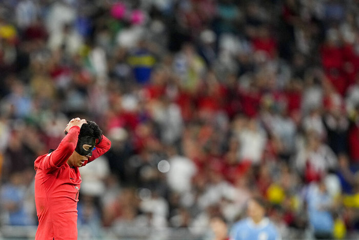 El delantero surcoreano Son Heung-min durante el partido contra Uruguay por el Grupo H del Mundial, el jueves 24 de noviembre de 2022, en Al Rayán, Qatar.