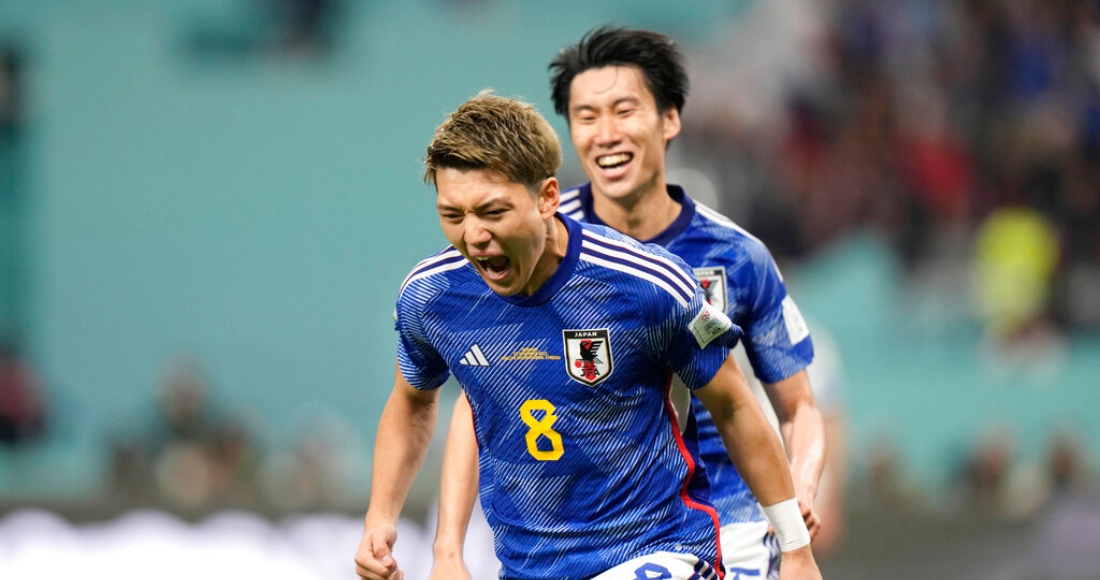 El japonés Ritsu Doan celebra tras marcar el primer gol de su equipo en la victoria 2-1 ante Alemania por el Grupo E del Mundial, en Doha, Qatar, el miércoles 23 de noviembre de 2022.