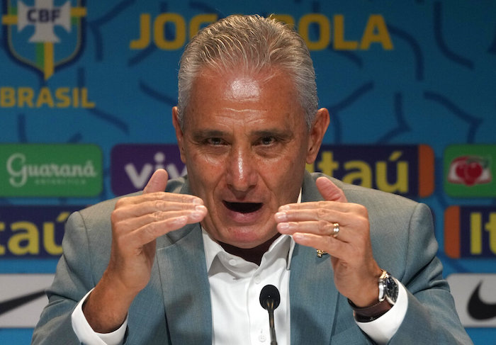 El técnico de Brasil Tite durante una rueda de prensa al anunciar la convocatoria de la selección nacional para el Mundial de Qatar 2022 en Río de Janeiro, el lunes 7 de noviembre 2022.