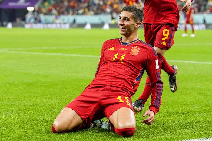 Ferrán Torres celebra el cuarto gol de España en su primer partido del Grupo E del Mundial ante Costa Rica, en el estadio Al Thumama, en Doha, Qatar, el 23 de noviembre de 2022.