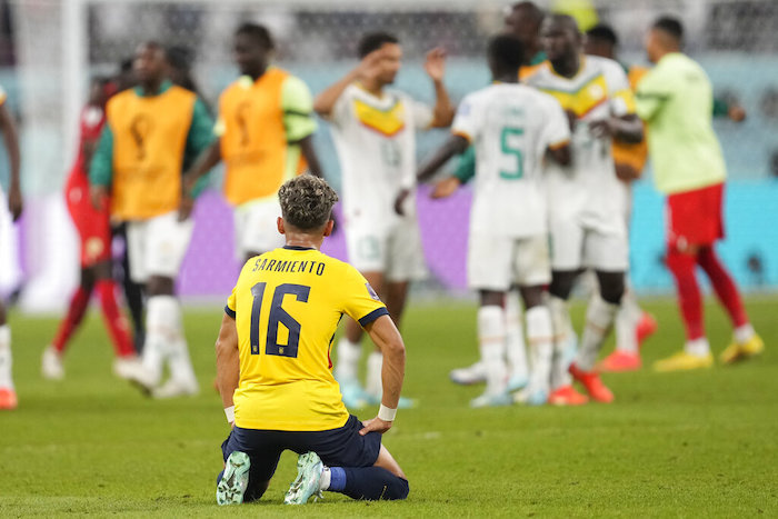 Jeremy Sarmiento, de Ecuador, tras perder por 2-1 en su último partido del Grupo A del Mundial frente a Senegal, en el estadio Jalifa Internacional, en Doha, Qatar, el 29 de noviembre de 2022.