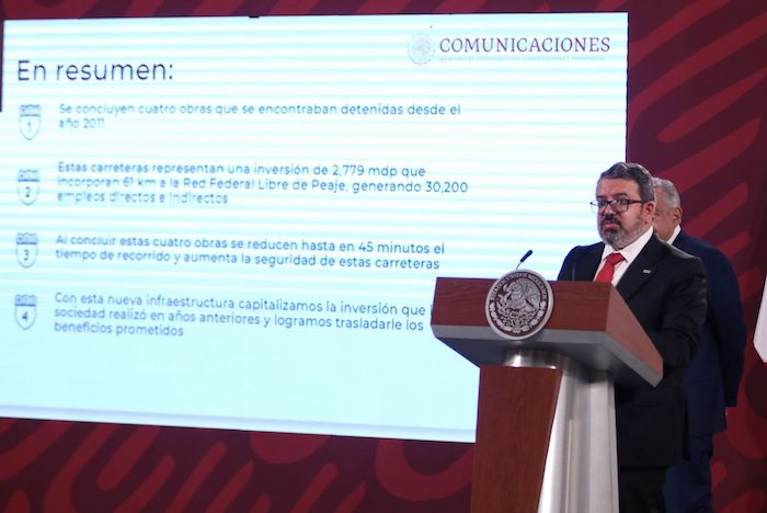 Jorge Nuño Lara, entonces Subsecretario de Infraestructura de la Secretaría de Infraestructura, Comunicaciones y Transportes, durante una conferencia matutina en Palacio Nacional.