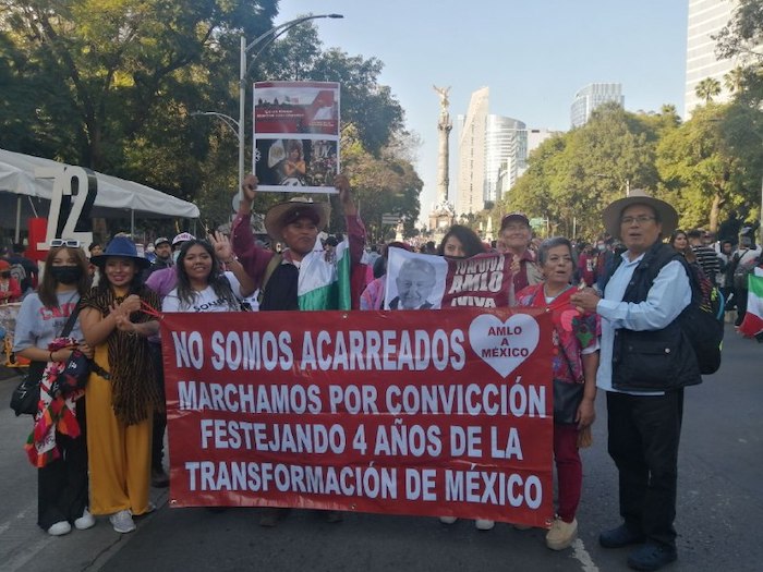 "No somos acarreados. Marchamos por convicción", dejaron en claro los participantes de la marcha de este domingo.