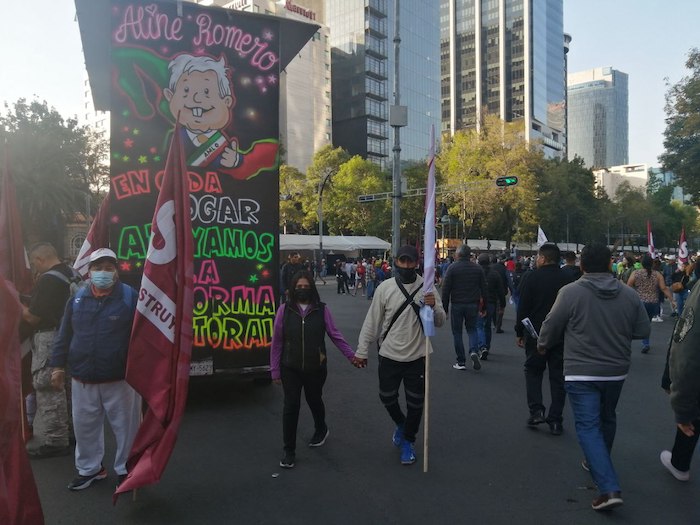 Una de las consignas que se pudo apreciar en algunas de las pancartas o carteles que portaba la gente era sobre su apoyo a la Reforma Electoral del Presidente Andrés Manuel López Obrador.