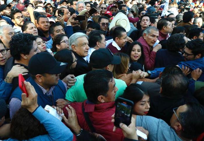 Alrededor de las 9:30 horas, llegó a la Columna de la Independencia el Presidente de México, acompañado de su hijo Andrés Manuel López Beltrán y en medio de vitoreos al ritmo de: "¡No estás solo!".