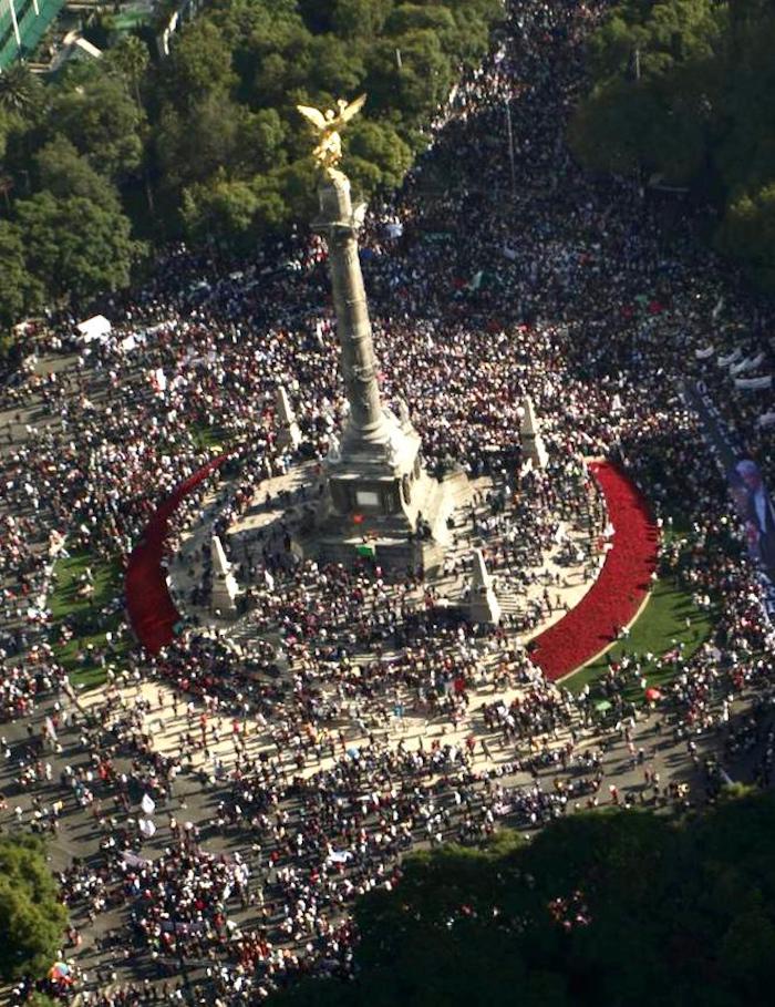 Desde muy temprana hora, la Columna del Ángel de la Independencia se comenzó a llenar de simpatizantes del Presidente Andrés Manuel López Obrador.