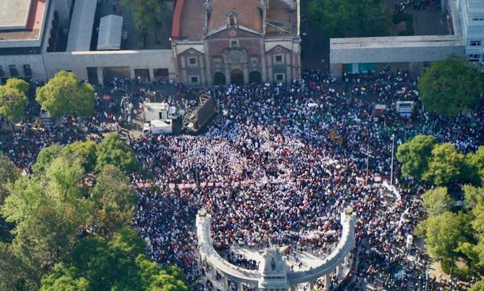 La concentración para marchar se extendía también por el Hemiciclo a Juárez.