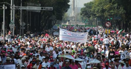 Miles de personas se manifestaron en contra de la Reforma Electoral en la Ciudad de México.