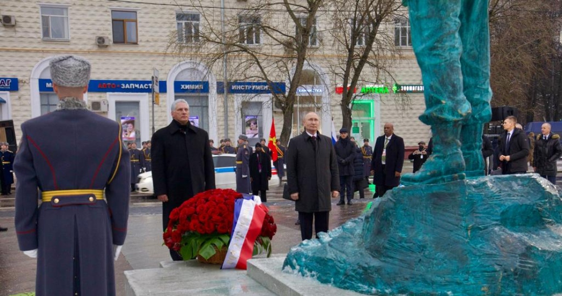 El Presidente de Rusia, Vladímir Putin, y su homólogo de Cuba, Miguel Díaz-Canel, han inaugurado este martes en Moscú una estatua en honor al fallecido dirigente cubano Fidel Castro, dentro de una visita con la que ambos países han evidenciado su buena sintonía política y han sentado las bases para seguir estrechando lazos económicos.