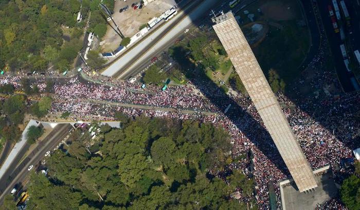 Los simpatizantes del Presidente Andrés Manuel López Obrador se encontraban hasta las inmediaciones de la Estela de Luz, ubicada en avenida Paseo de la Reforma.