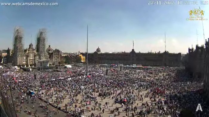 A las 11:22 horas de este domingo, una buena parte del Zócalo lucía ocupada por la gente que participó en la marcha convocada por el Presidente Andrés Manuel López Obrador.