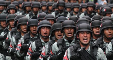 Se llevó a cabo el 212 Aniversario del Desfile Militar sobre Avenida Reforma.