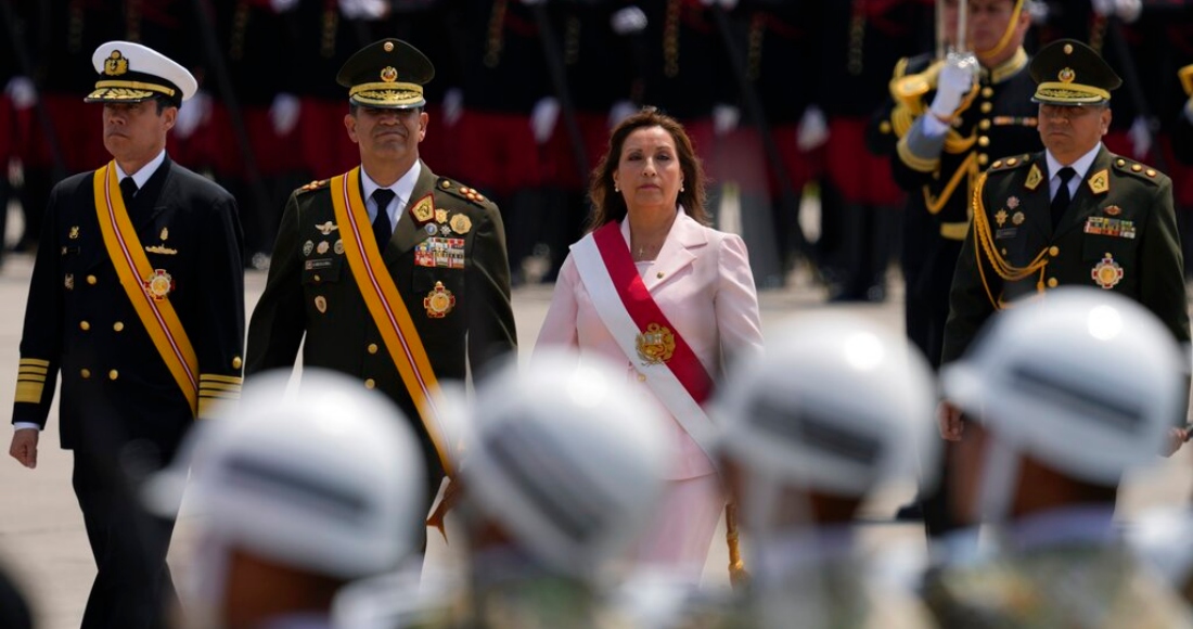 La nueva Presidenta de Perú, Dina Boluarte, asiste a una ceremonia militar en Lima, Perú, el viernes 9 de diciembre de 2022.