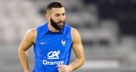 El delantero francés Karim Benzema durante un entrenamiento en el estadio Jassim Bin Hamad en Doha, Qatar, el sábado 19 de noviembre de 2022.