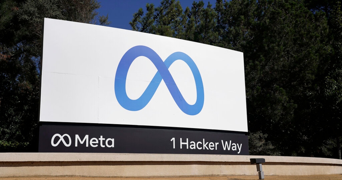 El logotipo de Meta, la compañía matriz de Facebook, puede verse en un letrero en la sede de la empresa, el 28 de octubre de 2021, en Menlo Park, California.