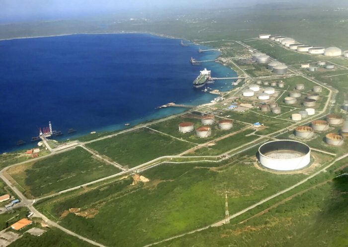 La terminal petrolera Bullenbaai en la costa de la isla holandesa de Curazao, el 24 de diciembre de 2016, cerca de Willemstad.