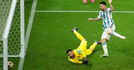 Lionel Messi, de la Selección de Argentina, anota el tercer gol ante Francia en la final mundialista disputada el domingo 18 de diciembre de 2022 en Lusail, Qatar.