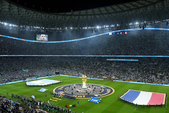 La imagen de Lionel Messi en la pantalla gigante del estadio Lusail previo a la final de la Copa Mundial entre Argentina y Francia, el domingo 18 de diciembre de 2022, en Lusail, Qatar.