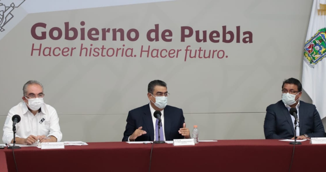 El Gobierno estatal decretó el regreso del uso obligatorio del cubrebocas en Puebla en espacios cerrados y abiertos con concentraciones masivas de personas.