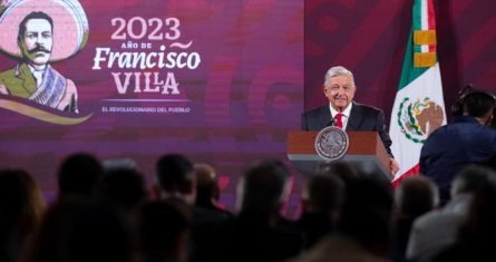 El Presidente Andrés Manuel López Obrador informó la mañana de este martes que ayer se reunió con empresarios de Canadá que tenían algunas inconformidades con el Gobierno de México por asuntos del sector eléctrico y que lograron resolver los problemas sin ningún obstáculo.