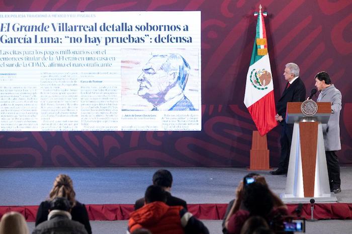 El Presidente Andrés Manuel López Obrador aseguró la mañana de este martes que el juicio contra Genaro García Luna, quien fue Secretario de Seguridad Pública en el Gobierno de Felipe Calderón, es "muy vergonzoso" porque, según las acusaciones del Gobierno de Estados Unidos, mientras se desempeñaba en el cargo, protegía a uno de los cárteles más poderosos de México.