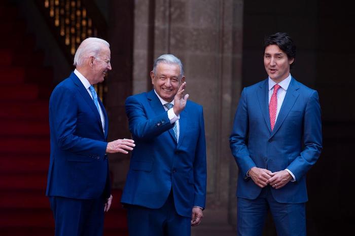 Andrés Manuel López Obrador, Presidente de México, y su esposa, la escritora Beatriz Gutiérrez Müller, recibieron este martes a Joe Biden, Presidente de Estados Unidos, y a Justin Trudeau, Primer Ministro de Canadá, acompañados de sus respectivas parejas, en Palacio Nacional para el arranque de la Cumbre de Líderes de América del Norte (CLAN), donde se prevé que aborden una amplia agenda sobre diversos temas en común.