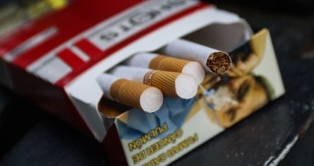 Una cajetilla de cigarros.