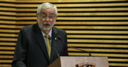 "La cobardía de Graue le abre la puerta, sin duda, a la intromisión que AMLO pretenderá hacer en la sucesión en la Rectoría de la UNAM en noviembre próximo".