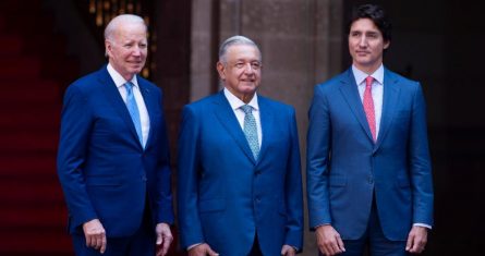 Andrés Manuel López Obrador, Presidente de México, y su esposa, la escritora Beatriz Gutiérrez Müller, recibieron este martes a Joe Biden, Presidente de Estados Unidos, y a Justin Trudeau, Primer Ministro de Canadá, acompañados de sus respectivas parejas, en Palacio Nacional para el arranque de la Cumbre de Líderes de América del Norte (CLAN), donde se prevé que aborden una amplia agenda sobre diversos temas en común.