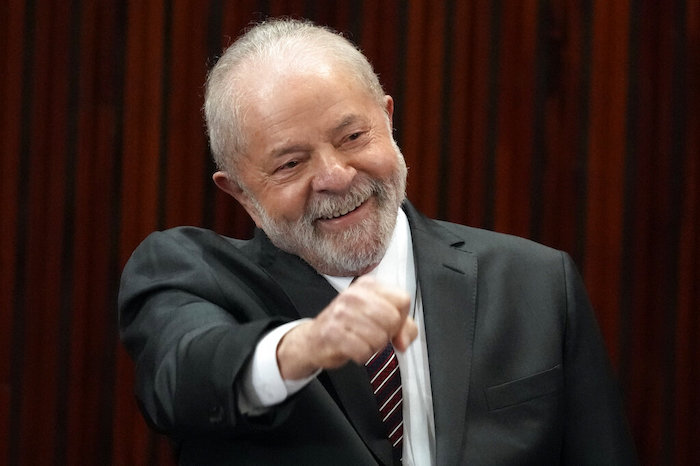 En esta imagen de archivo, el entonces Presidente electo de Brasil, Luiz Inácio Lula da Silva, sonríe durante el acto de certificación de su victoria electoral en el Supremo Tribunal Federal, en Brasilia, Brasil, el 12 de diciembre de 2022.