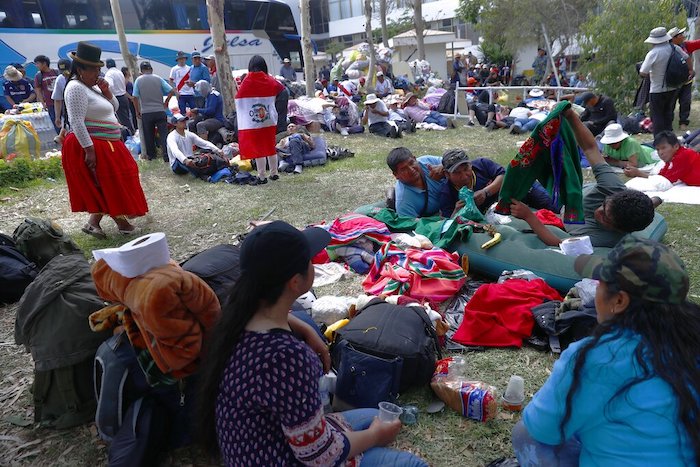 Personas que viajaron a la capital desde todo el país acampan en la Universidad de San Marcos durante una protesta contra el Congreso y el Gobierno de la Presidenta peruana Dina Boluarte en Lima, Perú, el jueves 19 de enero de 2023.