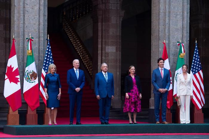 Los presidentes de México y Estados Unidos, así como el Primer Ministro de Canadá, posaron para la prensa con sus respectivas esposas.