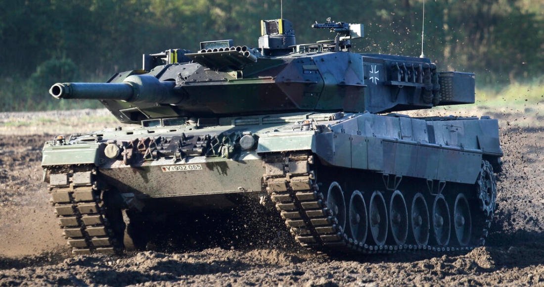 En esta imagen de archivo, un tanque Leopard 2 durante una demostración para medios alemanes organizado por las fuerzas armadas de Alemania en Munster, cerca de Hannover, Alemania, el 28 de septiembre de 2011.