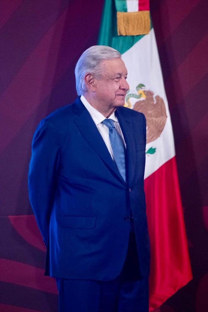 El Presidente Andrés Manuel López Obrador aseguró la mañana de este martes que las y los conservadores, quienes han criticado el Plan B de la Reforma Electoral, "en el fondo lo que quieren es agruparse", así como "utilizar cualquier bandera para atacar", debilitar y socavar al Gobierno, a fin de "que no avance y se consolide la transformación" en México.