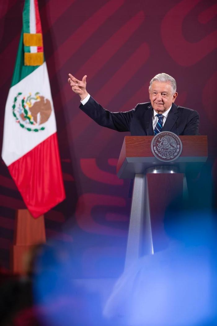 El Presidente Andrés Manuel López Obrador celebró la mañana de este miércoles que el ingeniero Cuauhtémoc Cárdenas se deslindara de la plataforma Méxicolectivo, la cual, afirmó, está conformada por un grupo de "conservadores moderados".